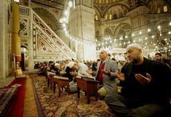 Camilerde Fetih suresi okundu, Mehmetçik için dua edildi!
