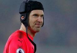 Petr Cech buz hokeyindeki ilk maçında 'maçın adamı' seçildi