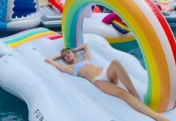 Kız arkadaşından ayrılan Miley Cyrus, yeni sevgilisiyle yatak pozu verdi!