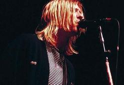 Kurt Cobain'in hırkası rekor fiyata satıldı!