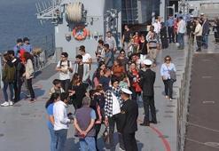 Milli savaş gemileri, İzmir'de ziyarete açıldı