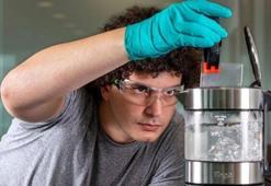 Microsoft'tan 'yüzlerce yıl dayanabilecek' veri depolama teknolojisi