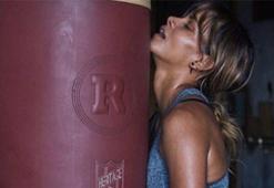 Halle Berry karın kaslarını sergiledi