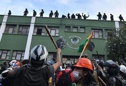 Bolivya'da sular durulmuyor! Ordu sokağa indi, Morales Meksika'ya iltica etti