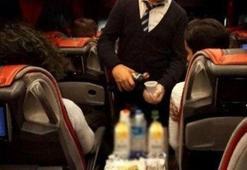 Otobüste iğrenç olay! Muavin bahanelerle geldi ve...
