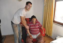 Fil hastalığı bacaklarını bu hale getirdi