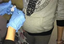 Uyuşturucu operasyonunda yakalanan 9 aylık hamile torbacı tutuklandı