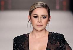 Merve Özbey nişan öncesi podyumda