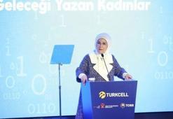 Emine Erdoğan, Geleceği Yazan Kadınlar Ödül Töreni'ne katıldı