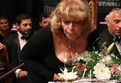İdil Biret'e doğum günü sürprizi