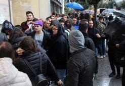 Çılgınlık Türkiye'ye de sıçradı! Yağmur, çamur dinlemeden beklediler