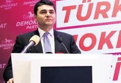 Demokrat Parti kadın kollarını kaldırdı