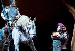 İtalya'da Serra Yılmaz'ın oyununa büyük ilgi