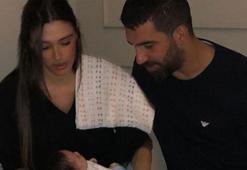 Arda Turan'dan eşine romantik kutlama!