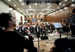 Tedavi gördüğü hastanede çellosuyla moral buluyor