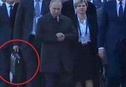 Putin'in yanından ayırmadığı çantanın sırrı ortaya çıktı!