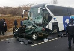 Otobüs ile otomobil çarpıştı: 3 ölü, 1 yaralı