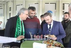 Başkan açıkladı! Para dolu çantayla soyunma odasına gelmişti
