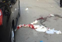 Sevgilisini otomobilde bıçakladı, linçten kurtuldu