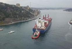 İstanbul'da gemi kıyıya çarptı!