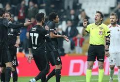 Beşiktaş taraftarından hakeme tepki! Çift kırmızı...