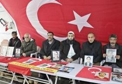 Evlat nöbetindeki baba: Oğlum 3 kişi teslim oldu, çabuk gel!