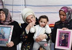 Emine Erdoğan’dan evlat nöbetindeki 'Diyarbakır Anneleri'ne ziyaret!