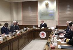 Bakan Akar'dan kritik görüşme!