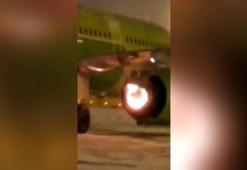 Kalkışa hazırlanan uçağın motoru yandı