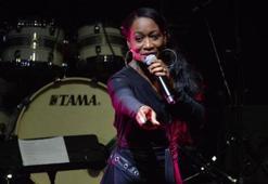 Della Miles'ten depremzedelere destek