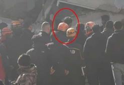 Yan yatan bina, Bakan Kurum yanından geçtiği sırada sallandı