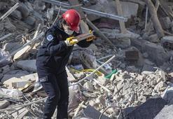 Yıkılan binadan böyle çıkarttı!