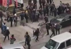 50 öğrenci birbirine girdi! Cadde trafiğe kapandı