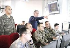 Türk askerinin yanında silahlı grup yoktu
