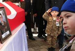 Şehit Uzman Onbaşı Eyüp Gülaştı'ya yeğeninden asker selamı ile veda