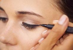 Aylaynır (eyeliner) nasıl çekilir? İnce eyeliner nasıl sürülür?