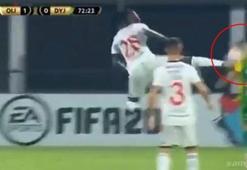 Adebayor'dan insanlık dışı faul! Karate...