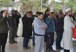 Cenaze namazında 'sosyal mesafe kuralı' uygulandı