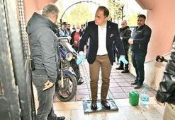 Beylikdüzü’nde 5 bin apartmana dezenfektan paspas dağıtıldı