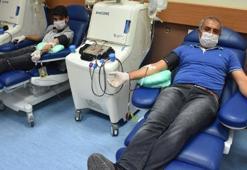 Corona virüsü yenen baba-oğuldan, plazma bağışı