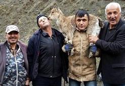 Yaralı dağ keçisini 5 kilometre sırtında taşıdı