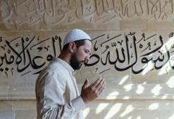 Teravih namazı en az kaç rekattır? Teravih evde kılınır mı? Ne zaman başlıyor, yatsı namazından önce mi, sonra mı?