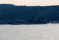 Rus savaş gemisi İstanbul Boğazı'ndan geçti