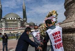 Sendikalar Taksim Cumhuriyet Anıtı'na çelenk bıraktı