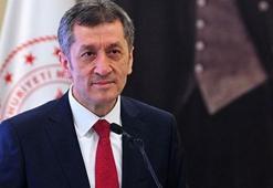 Bakan Selçuk sosyal medyadan doğum günü hediyesi istedi