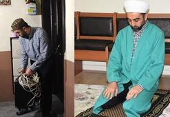 Din görevlisi komşularına evlerinde teravih namazı kıldırıyor