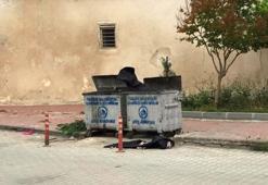 Çöp konteynerinin önündeki 'ceset' torbaları korkuttu