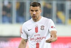 Podolski transferini resmen doğruladı