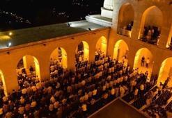 Kadir gecesi Ramazan ayının hangi gecesidir? Orucun kaçıncı gününe denk gelir? Kadir gecesi evde nasıl namaz kılınır, hangi dua okunur?