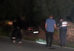 Polis aracına çarpıp yaya olarak kaçtılar